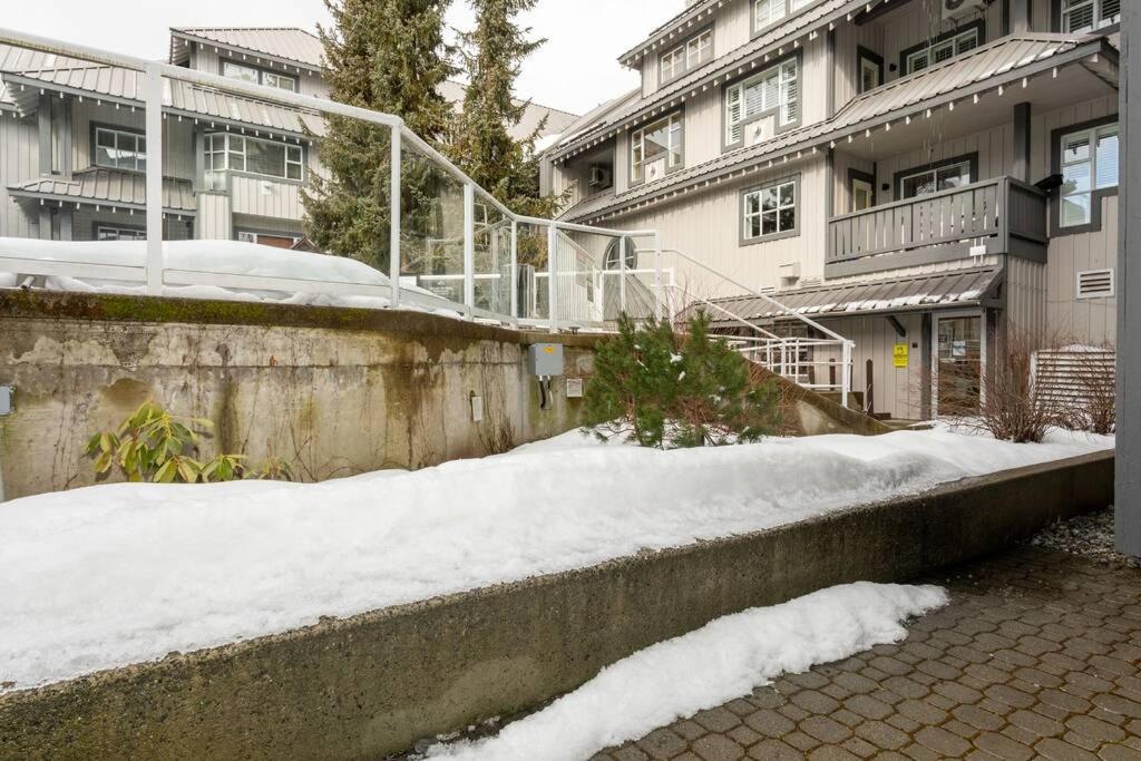 Prime Location, Ski In/Out Whistler Condo Exterior photo