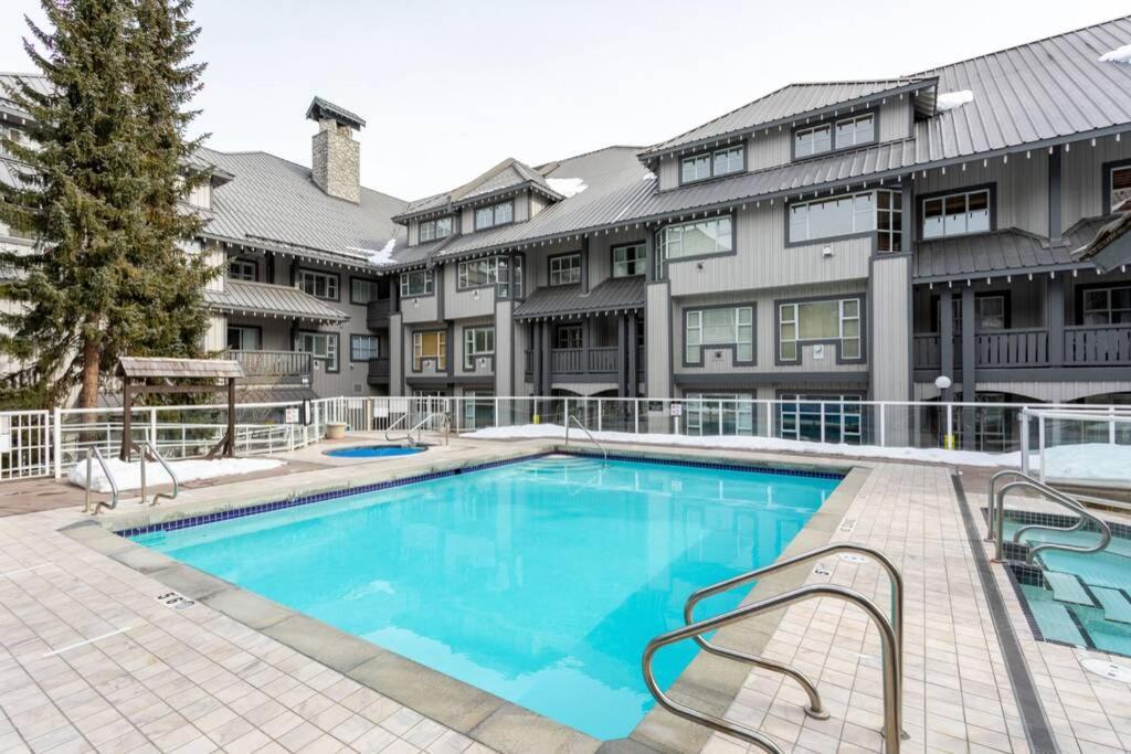 Prime Location, Ski In/Out Whistler Condo Exterior photo