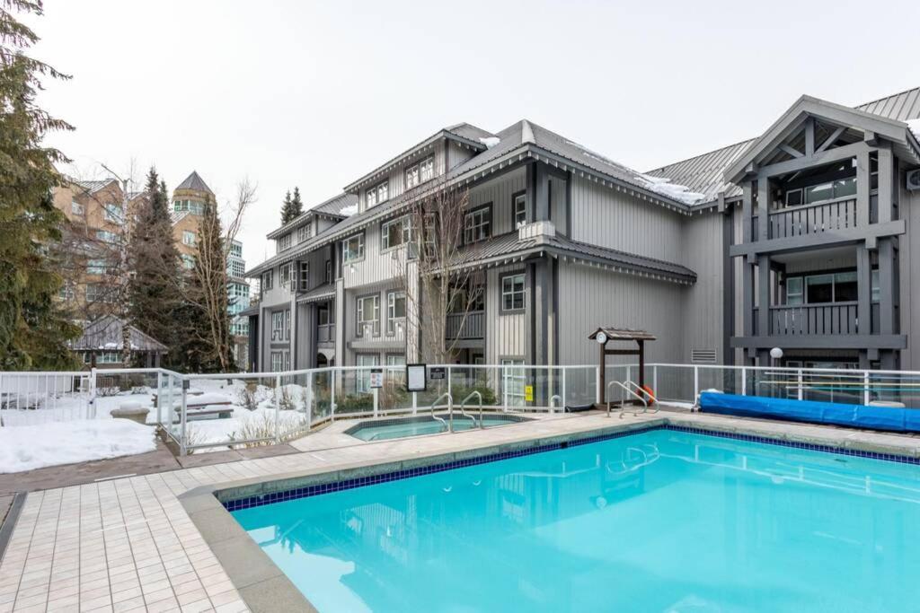 Prime Location, Ski In/Out Whistler Condo Exterior photo